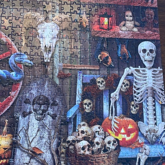 Eurographics 1,000 piece Halloween puzzle - Picture 6 of 7